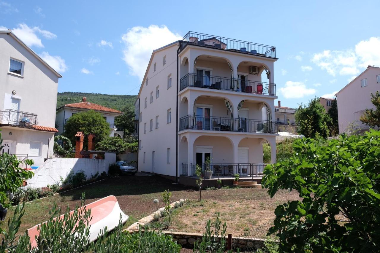 Apartmani Mojca Selce Exterior photo