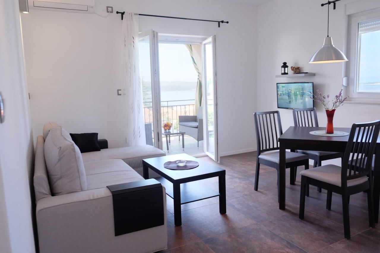 Apartmani Mojca Selce Exterior photo