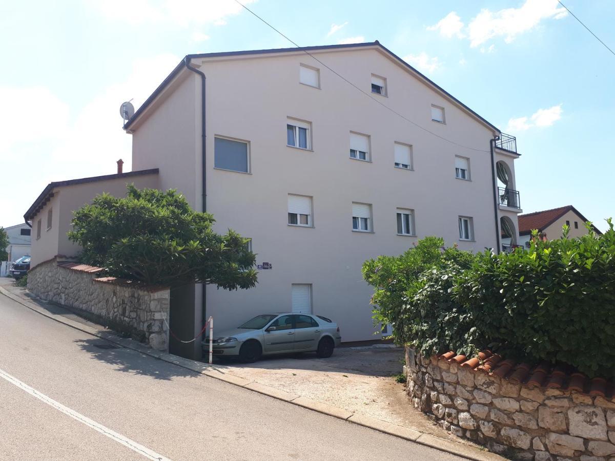 Apartmani Mojca Selce Exterior photo